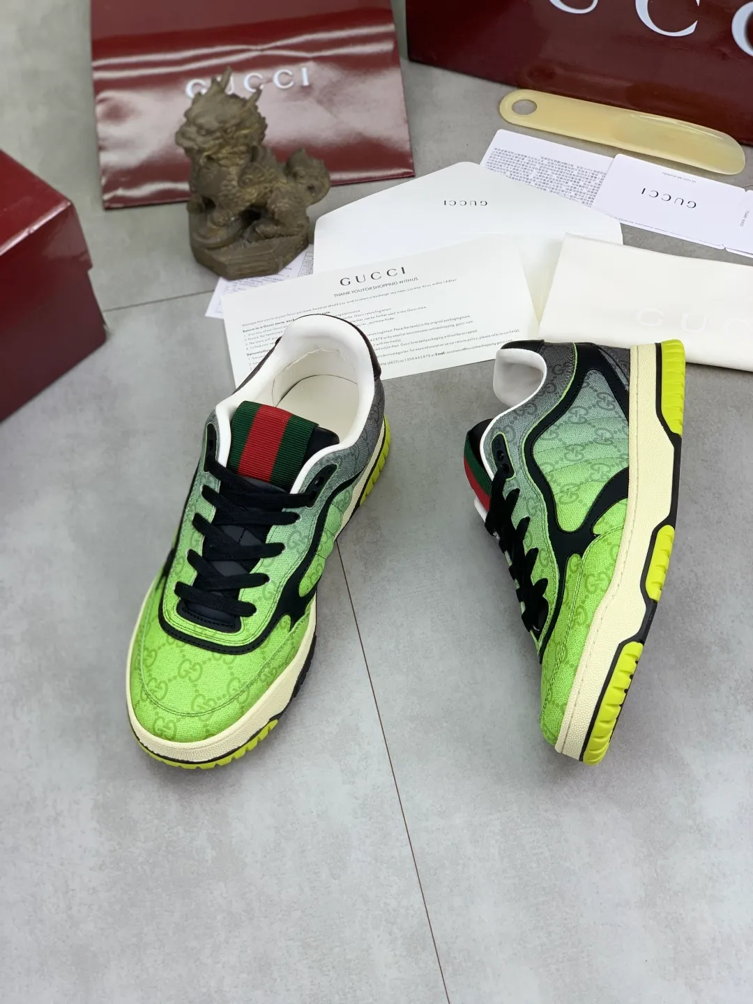 Men's men's shoes 💰P542 new Gucci Gucci couple 🧑‍🤝‍🧑 autumn and winter low-end catwalk casual sneakers, top version! Oil edge craftsmanship. New model for early spring, creating a perfect style, cool and sassy, ​​c-position fashionable wear, classic shoe style with retro and futuristic feel, showing exquisite texture! Open mold to customize high-density outsole. Comes fully packaged. Code number: 40-45 Fabric: Imported calfskin punching Lining: Imported original sheepskin lining